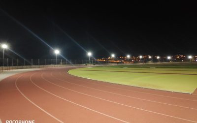 El Ayuntamiento ilumina la pista de atletismo