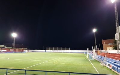 El Ayuntamiento mejora la iluminación del campo de fútbol