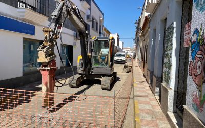 El Ayuntamiento renueva la red de saneamiento de la calle Navarro Sáez