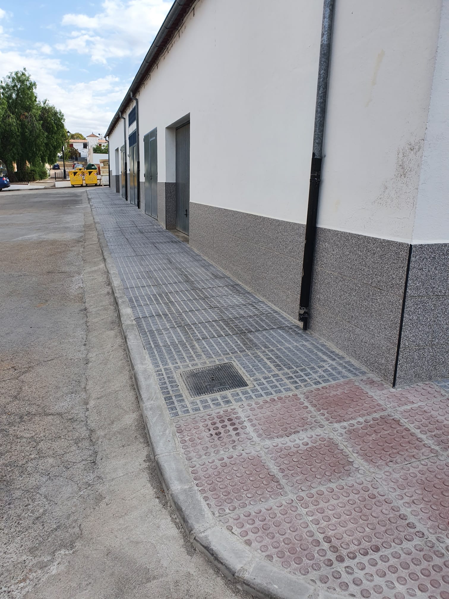 Finalizadas obras de mejora de la calle Reyes Católicos