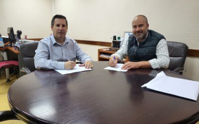 Firmado el contrato para la instalación de cubierta en el polideportivo Lourdes Mohedano