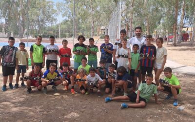 El concurso de petanca infantil congrega a casi medio centenar de participantes