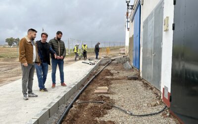 El Ayuntamiento acomete una actuación previa al arreglo del camino prolongación de la calle Alcazaba