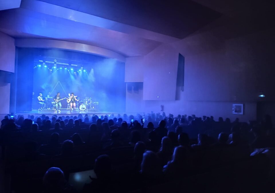ÉXITO DEL CONCIERTO TRIBUTO A MECANO EN LA CASA DE LA CULTURA